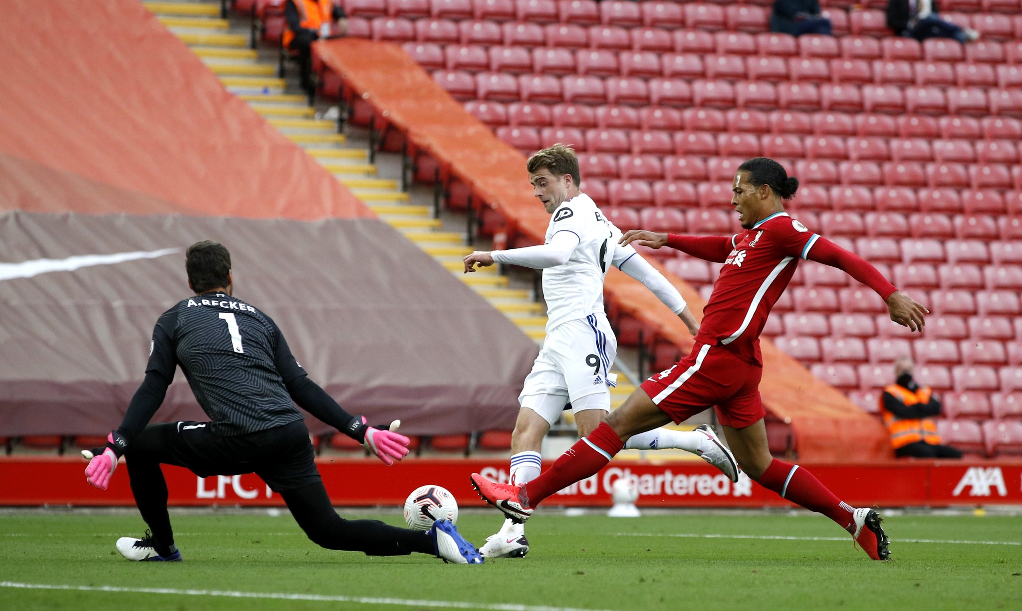 依賴於中場 依賴於中場